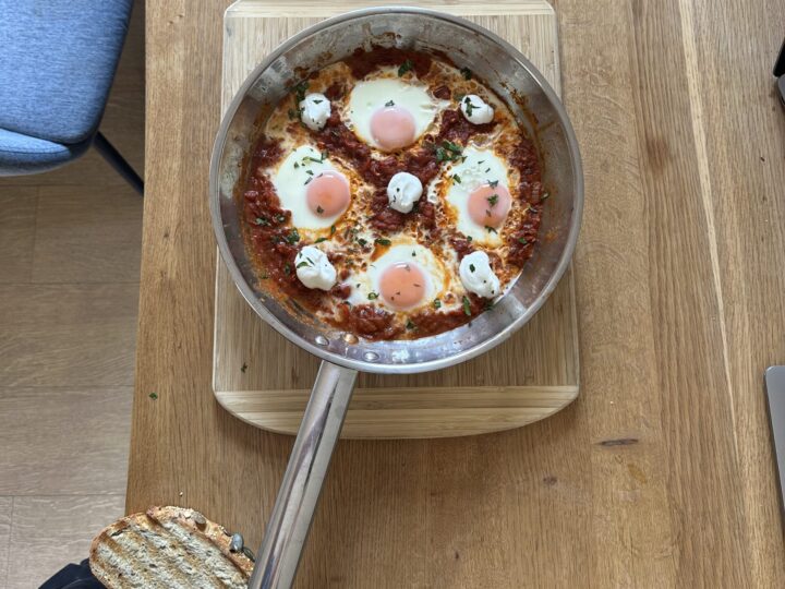 Hitra shakshuka s paradižniki